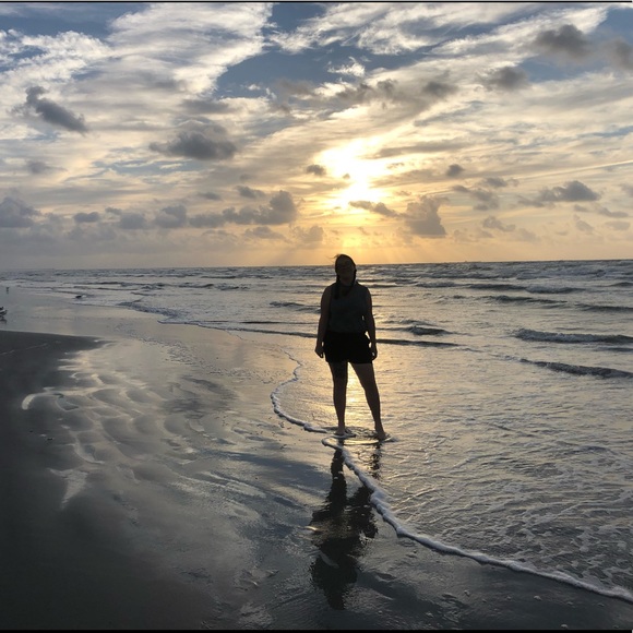 Meet your Posher, Sara Abigaile - Picture 2 of 3